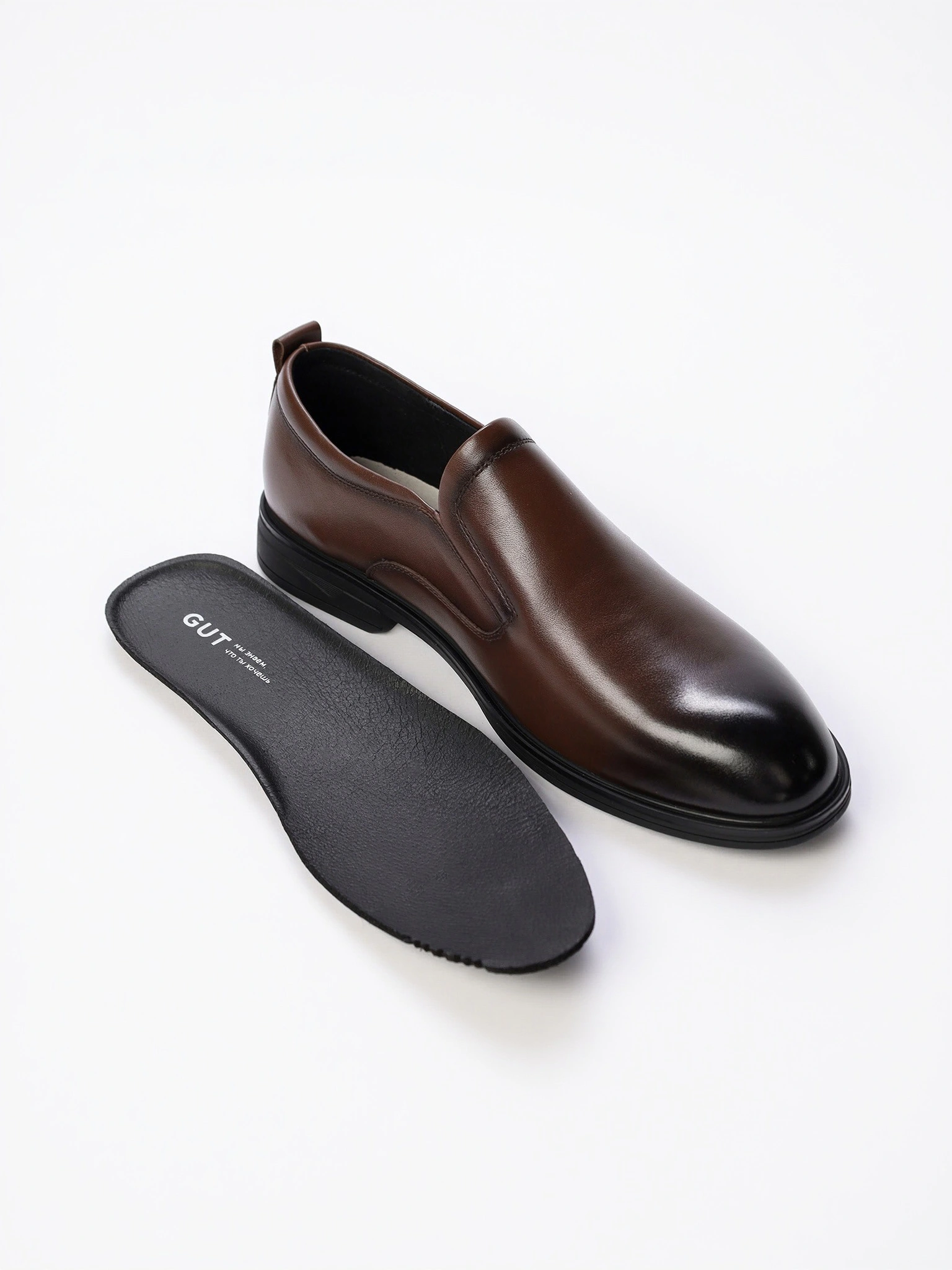 Туфли коричневого цвета с эластичными вставками на низком каблуке